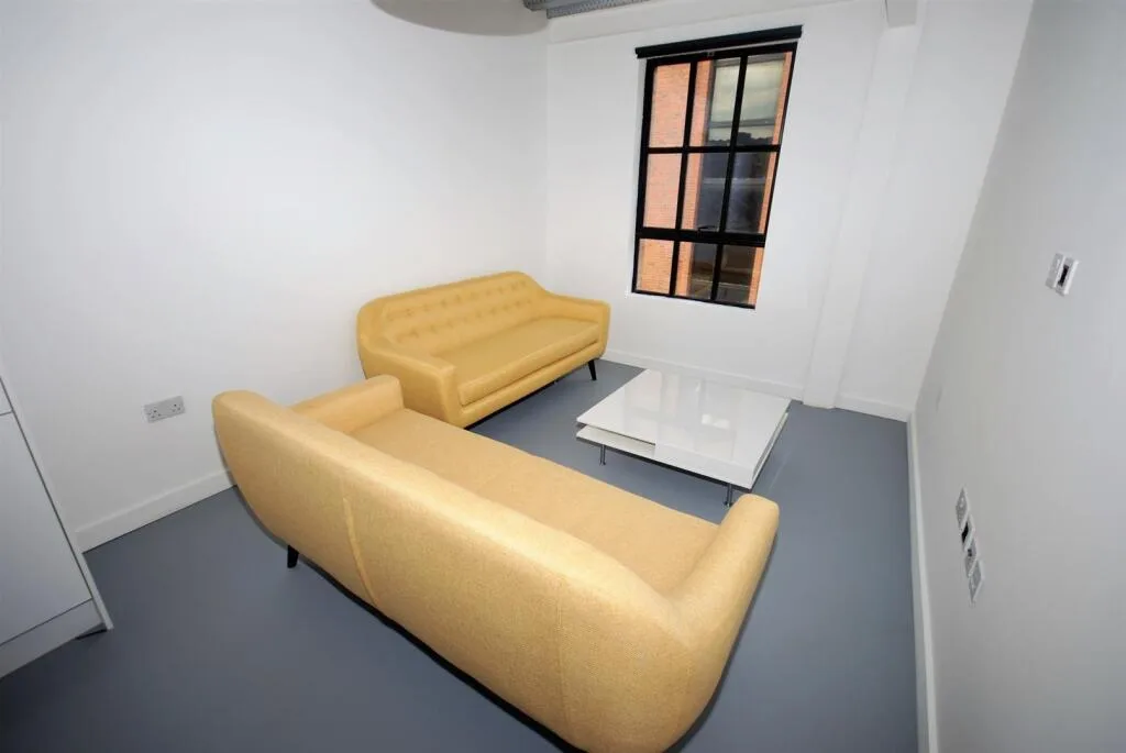 6 bedroom flat for rent