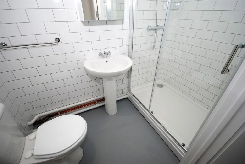 6 bedroom flat for rent
