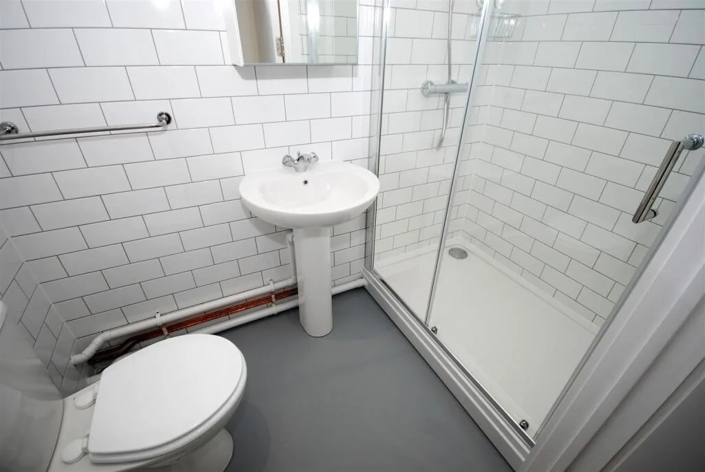 6 bedroom flat for rent