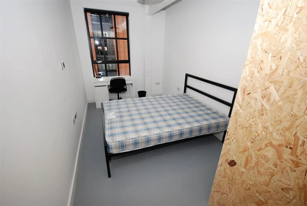 6 bedroom flat for rent