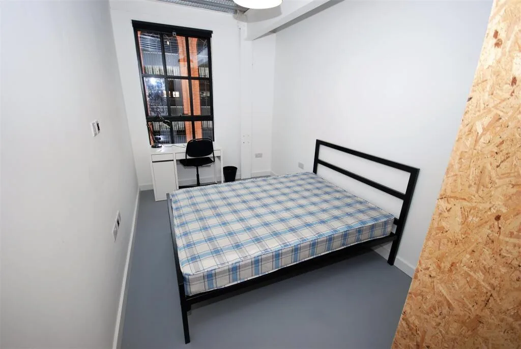 6 bedroom flat for rent