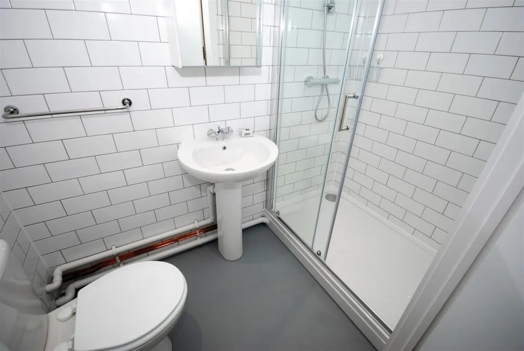 6 bedroom flat for rent
