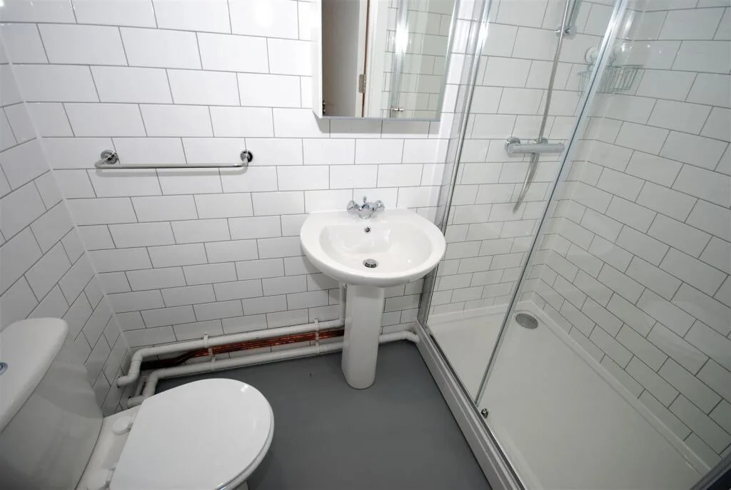 6 bedroom flat for rent