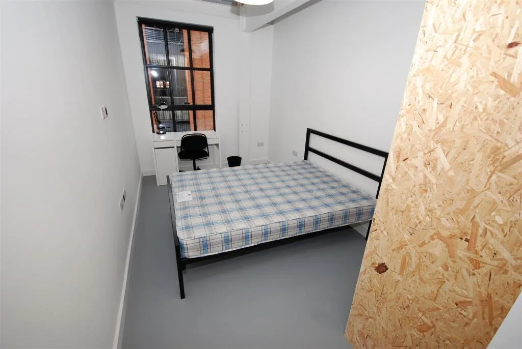 6 bedroom flat for rent