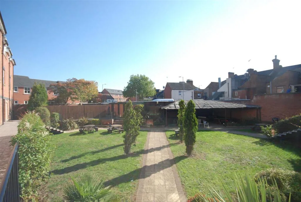 4 bedroom apartment for rent