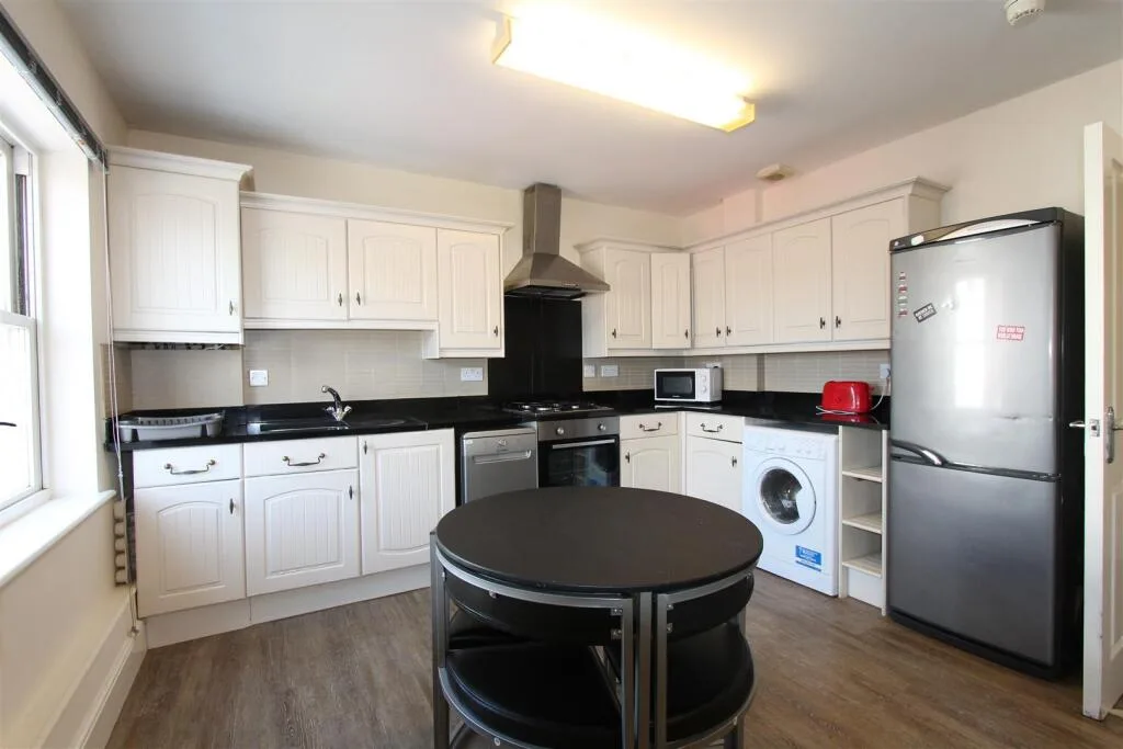 4 bedroom apartment for rent