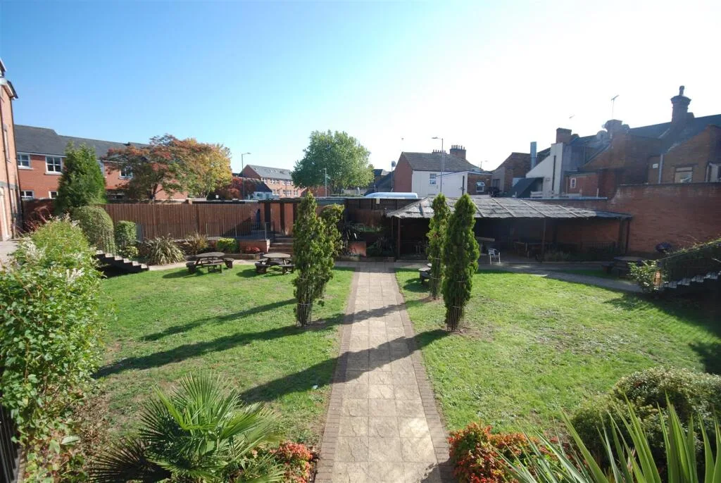4 bedroom apartment for rent