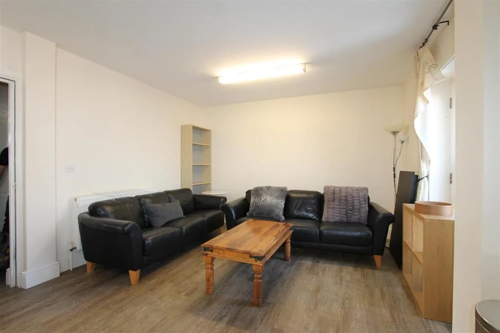 4 bedroom apartment for rent