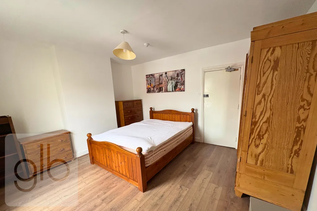 5 bedroom private hall for rent