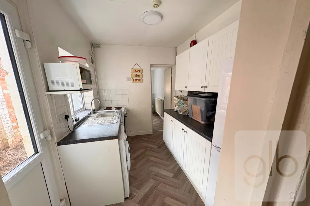 5 bedroom private hall for rent