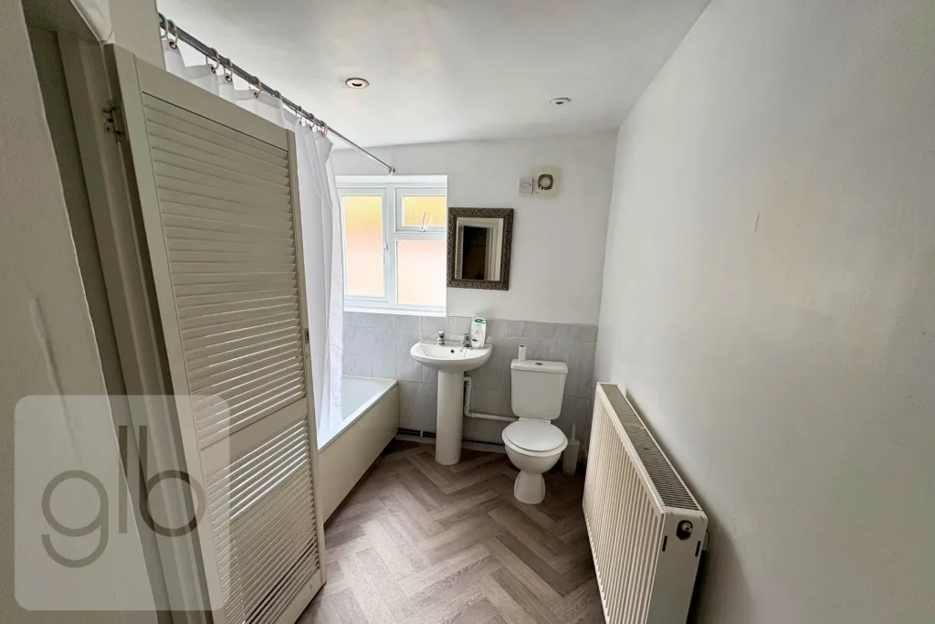 5 bedroom private hall for rent