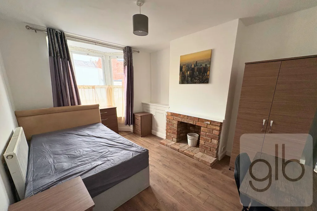 5 bedroom private hall for rent