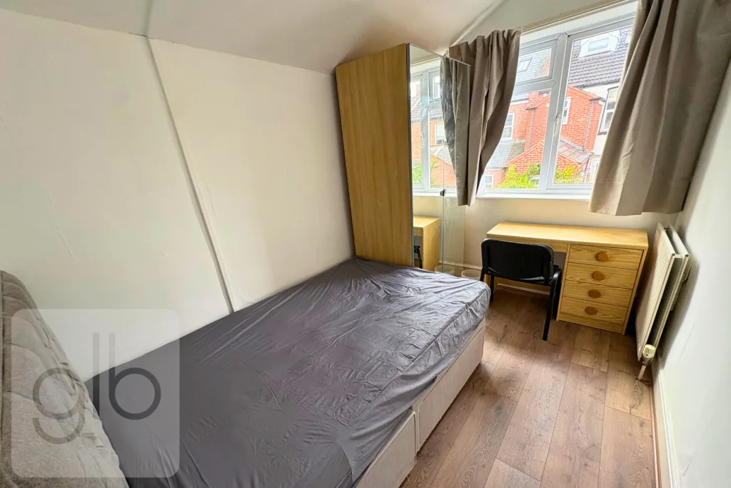 5 bedroom private hall for rent