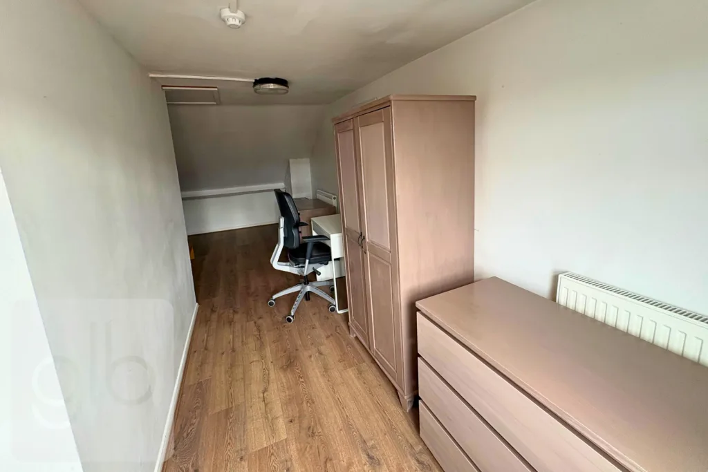5 bedroom private hall for rent