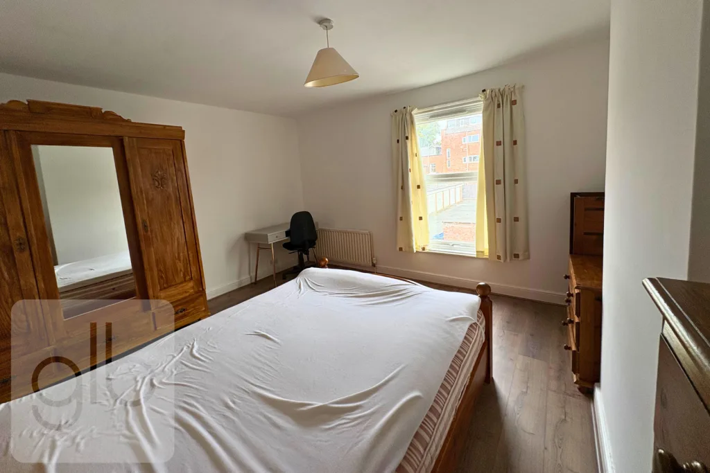 5 bedroom private hall for rent