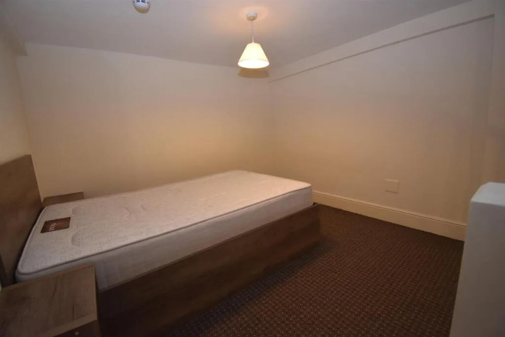 6 bedroom apartment for rent