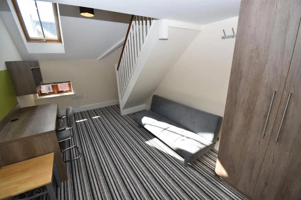 6 bedroom apartment for rent