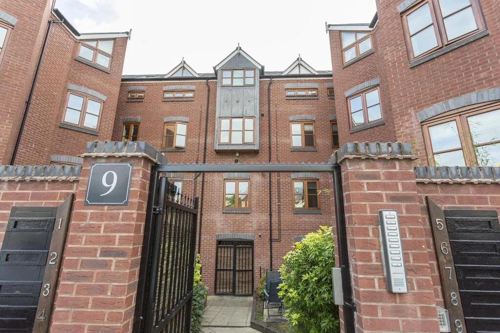 6 bedroom apartment for rent