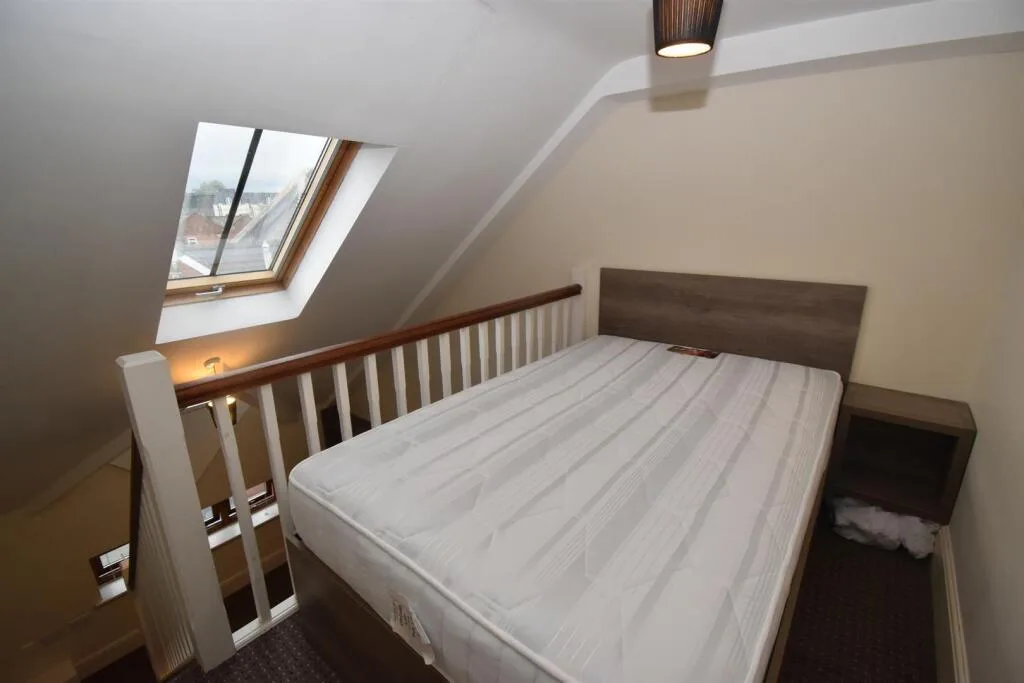 6 bedroom apartment for rent