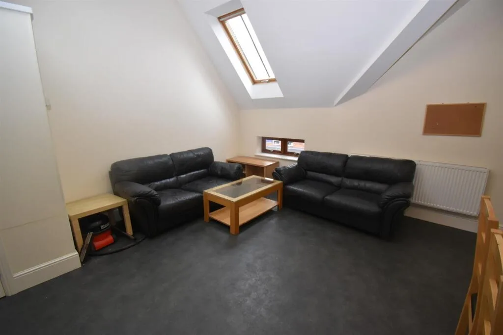 6 bedroom apartment for rent