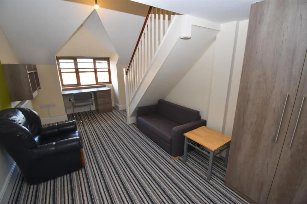 6 bedroom apartment for rent