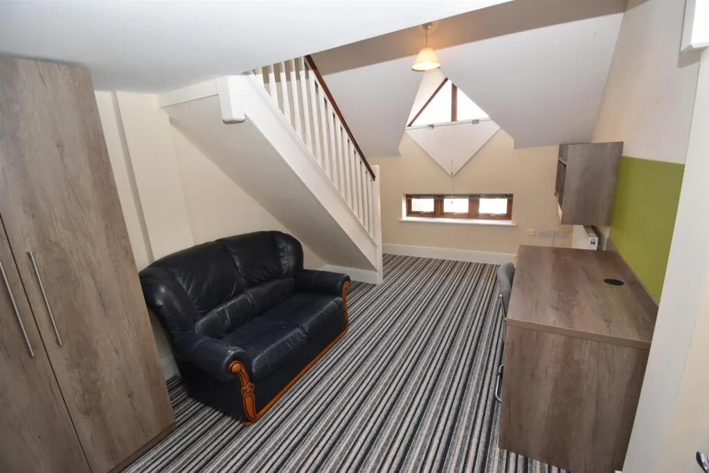 6 bedroom apartment for rent