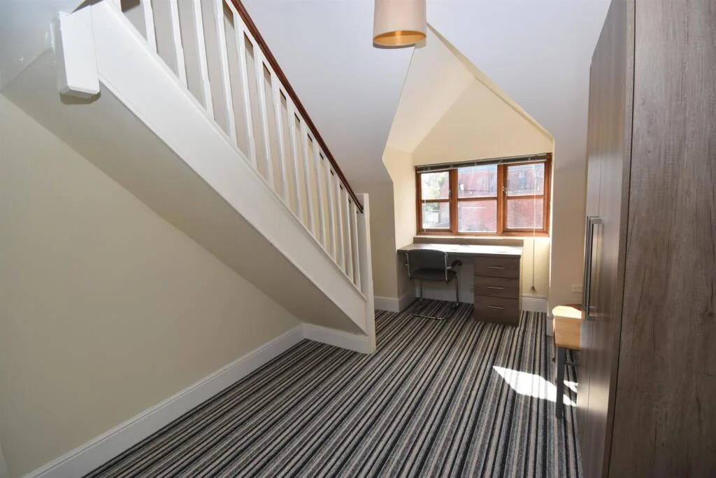 6 bedroom apartment for rent