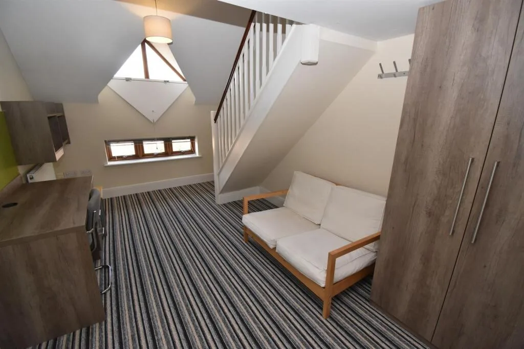6 bedroom apartment for rent