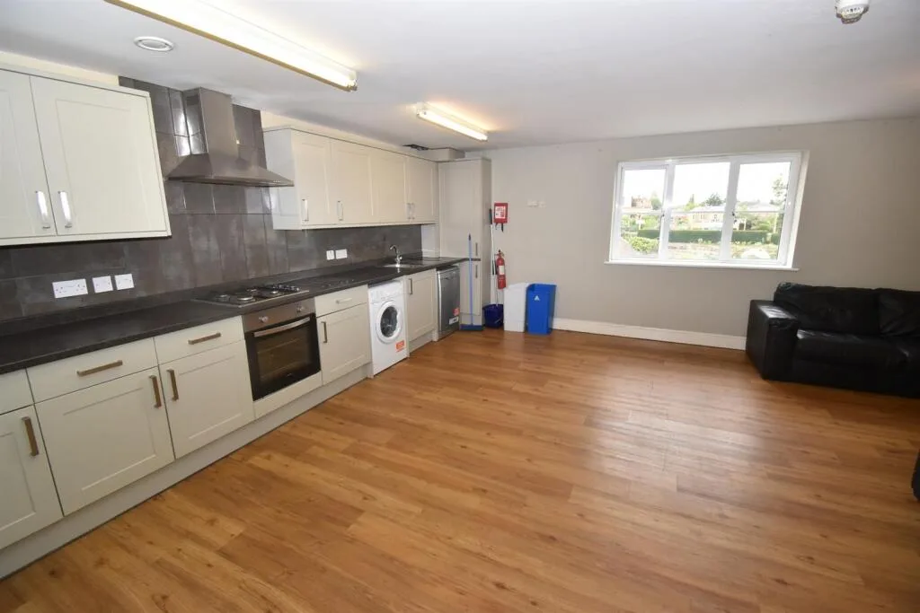 6 bedroom apartment for rent