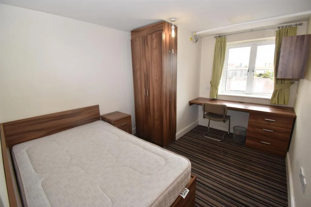6 bedroom apartment for rent