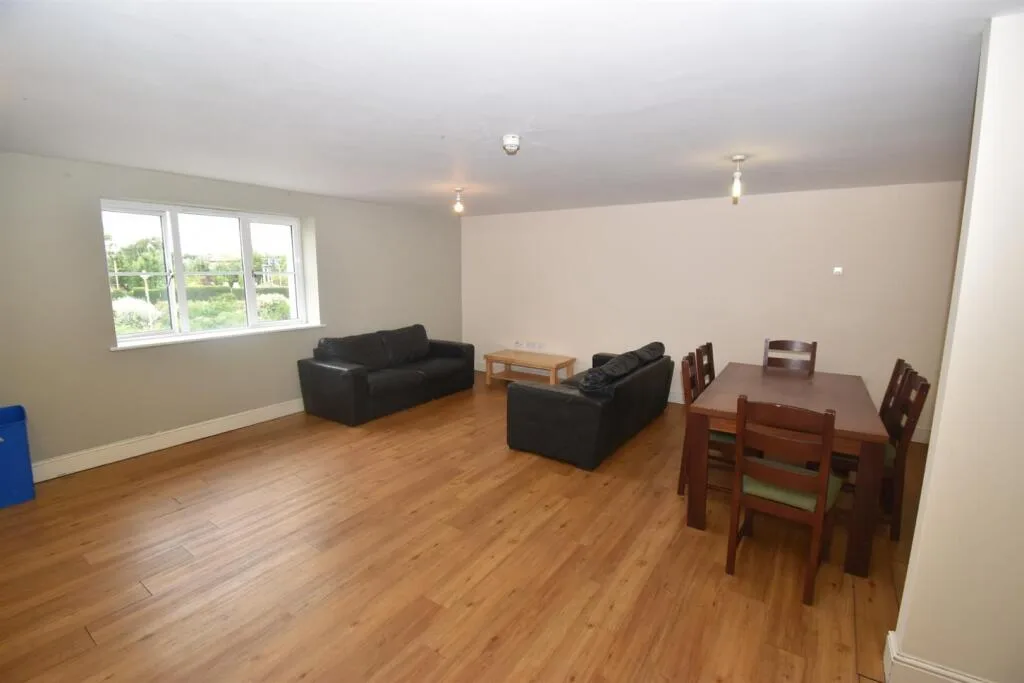 6 bedroom apartment for rent