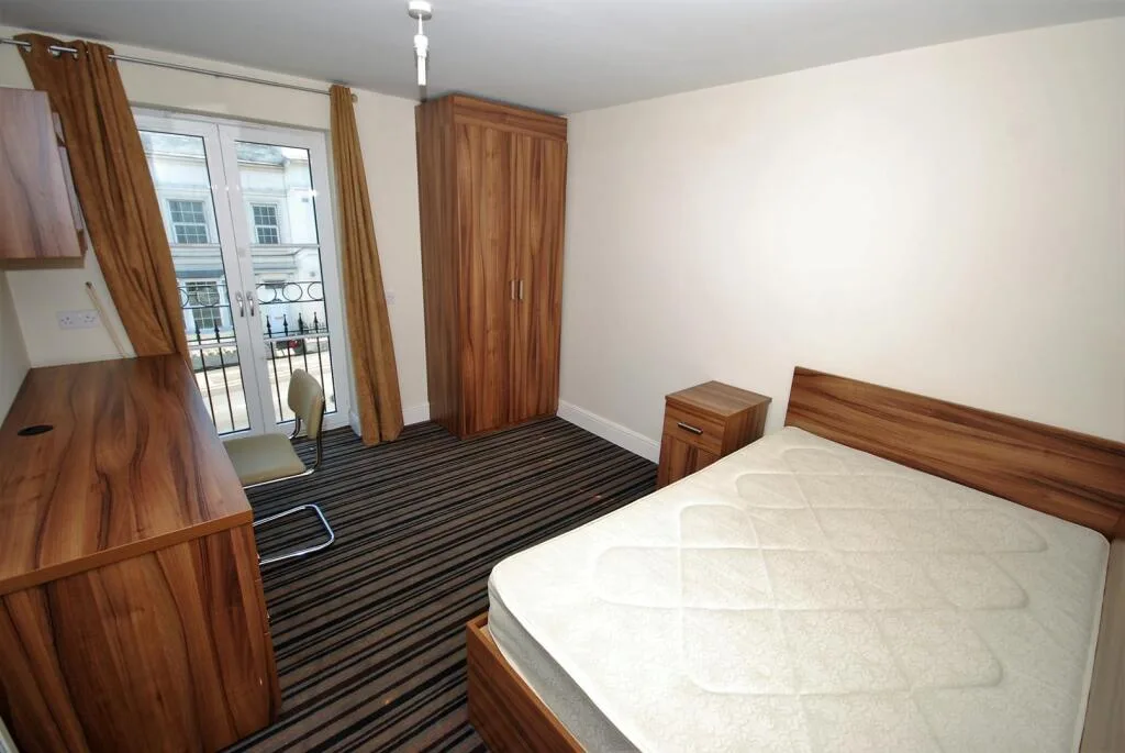 6 bedroom apartment for rent