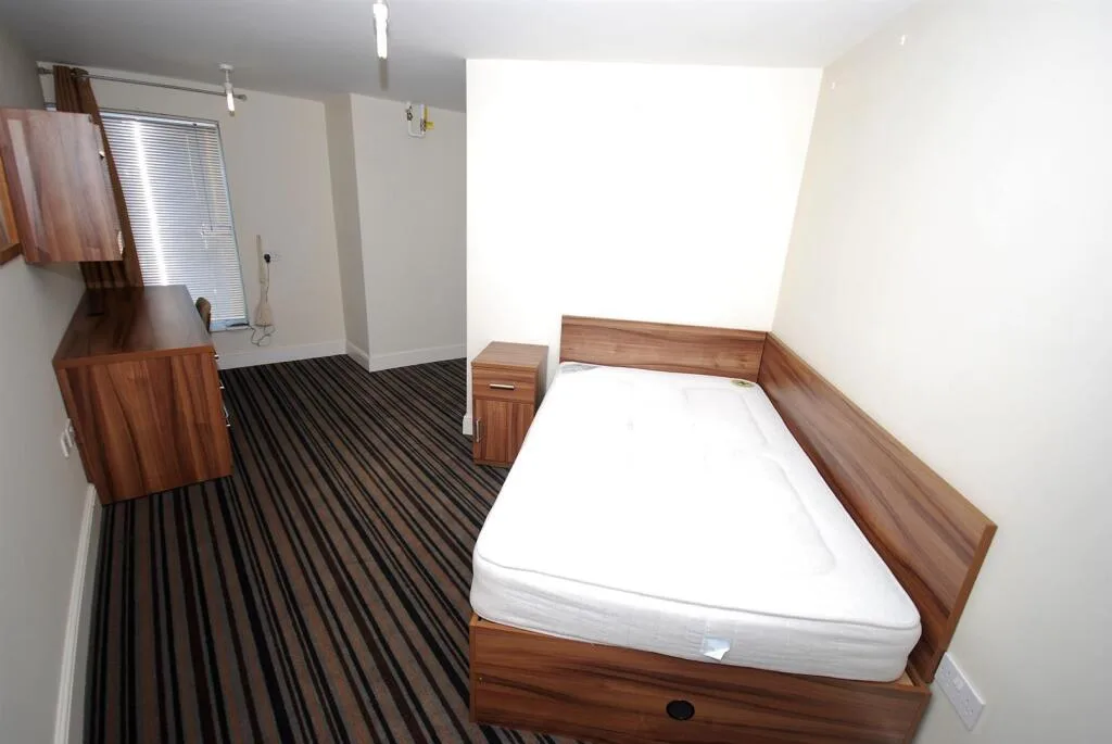 6 bedroom apartment for rent