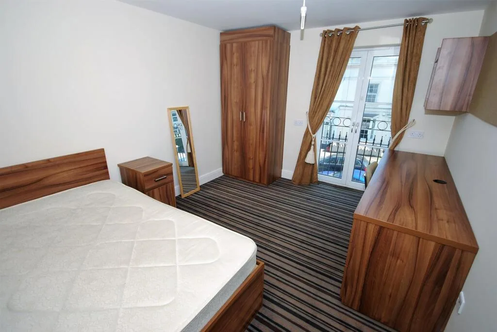 6 bedroom apartment for rent