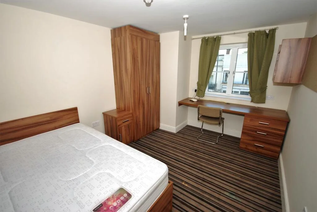 6 bedroom apartment for rent