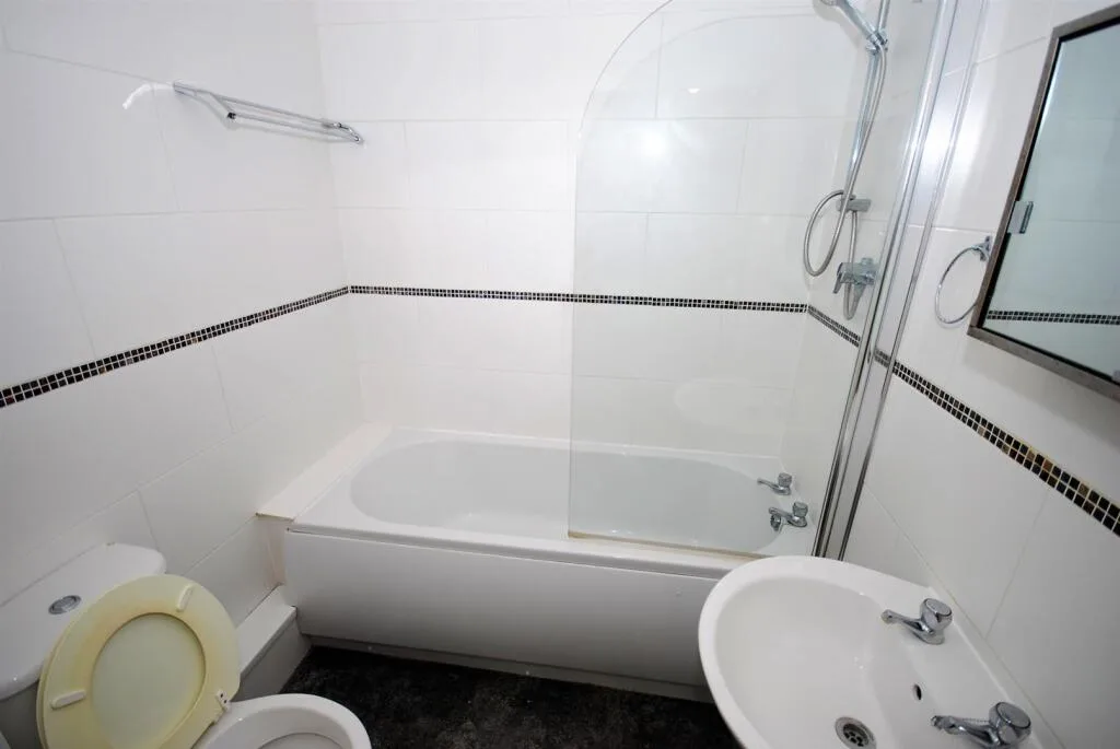 6 bedroom apartment for rent
