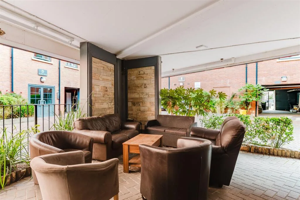6 bedroom apartment for rent