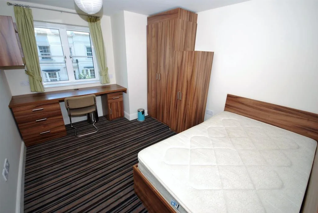 6 bedroom apartment for rent