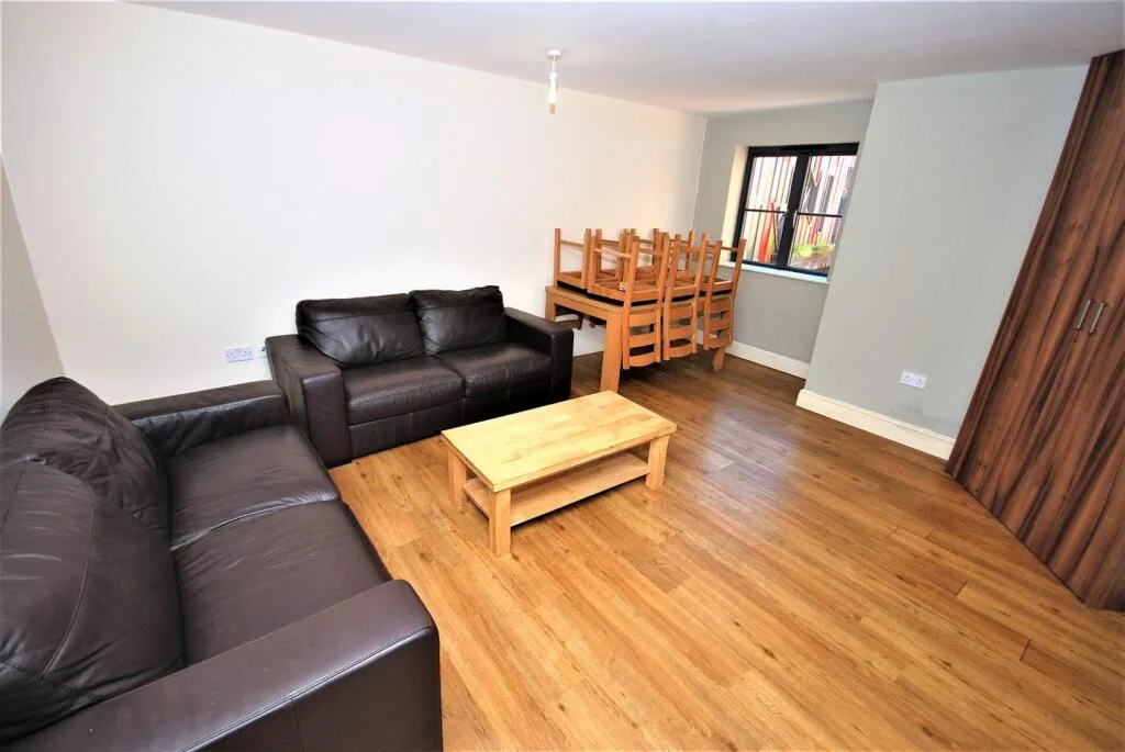 6 bedroom apartment for rent