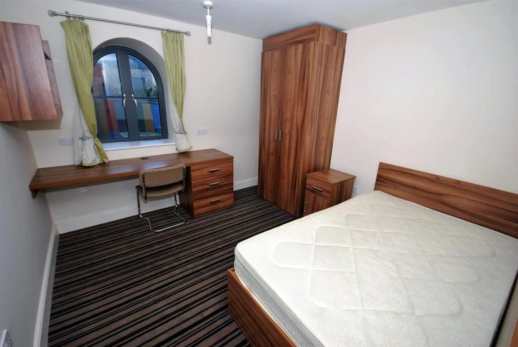 6 bedroom apartment for rent