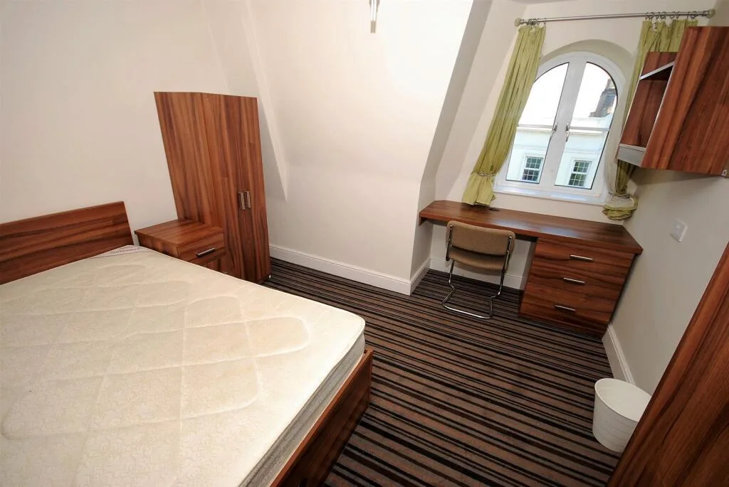 6 bedroom apartment for rent