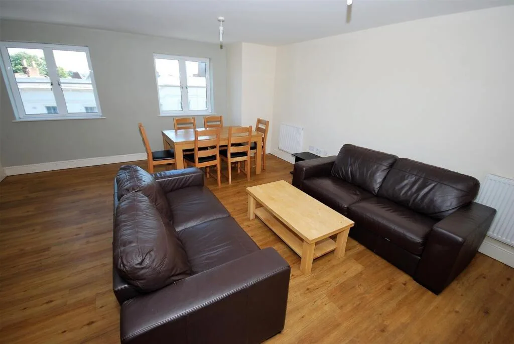 6 bedroom apartment for rent