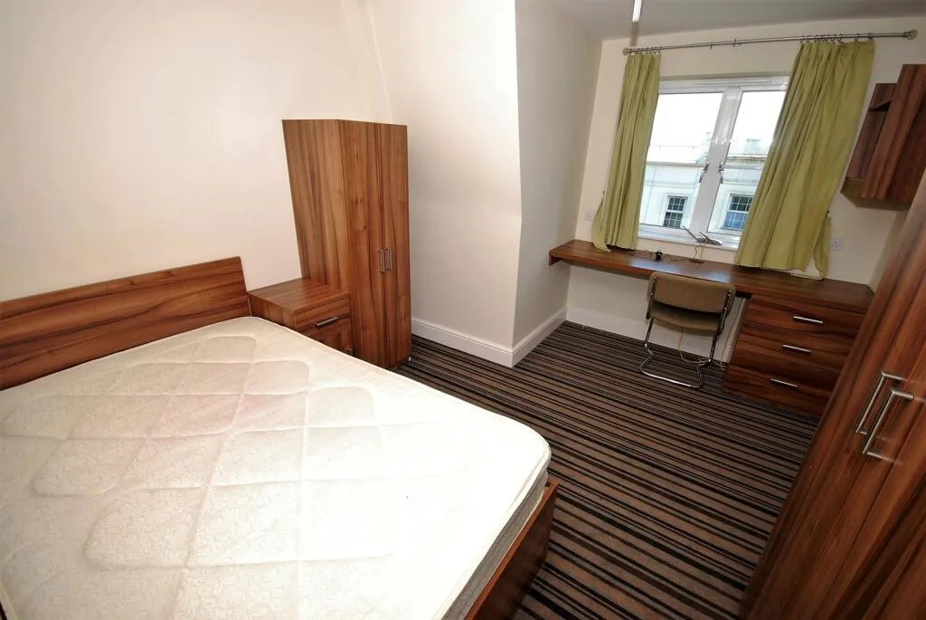 6 bedroom apartment for rent