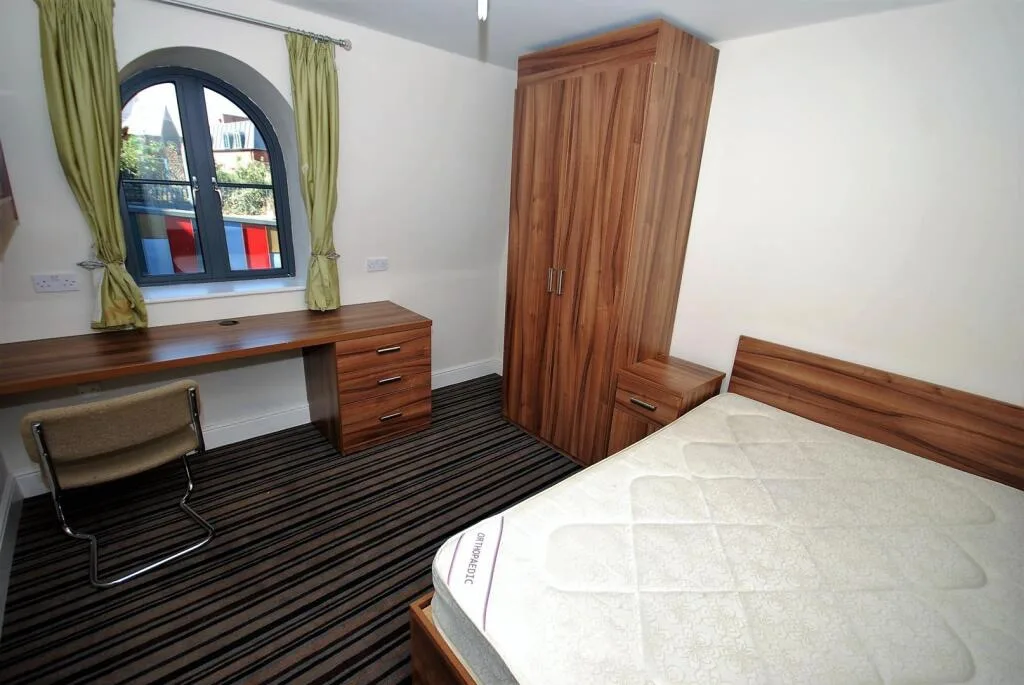 6 bedroom apartment for rent