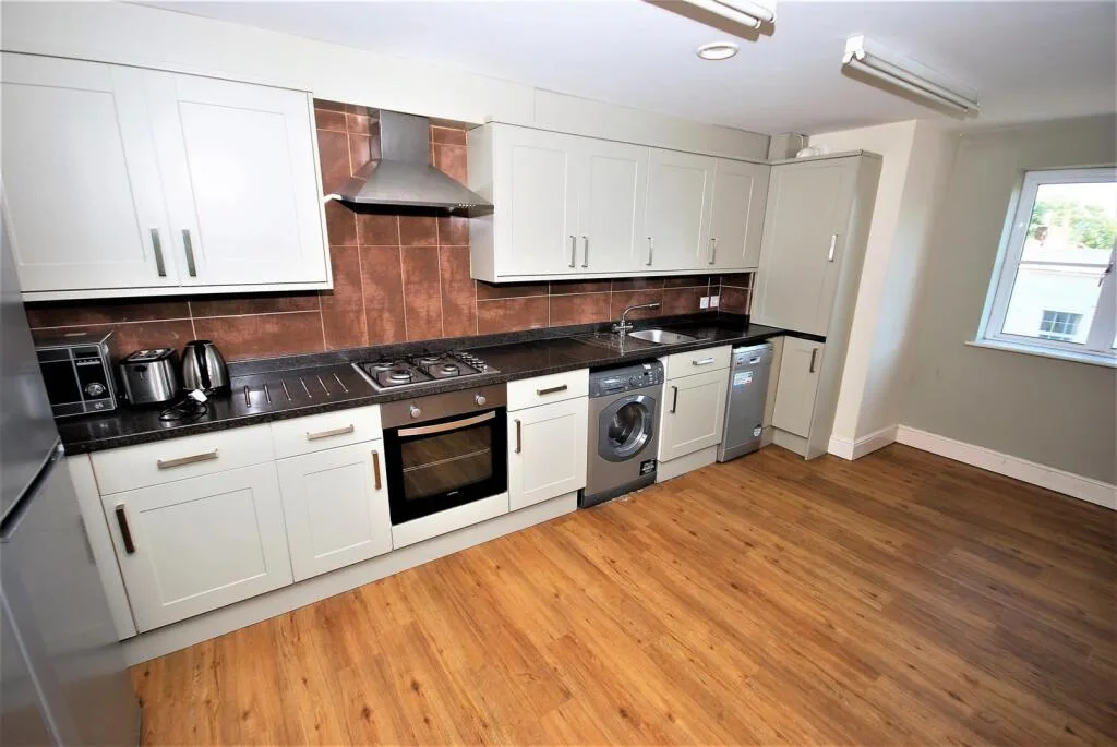 6 bedroom apartment for rent