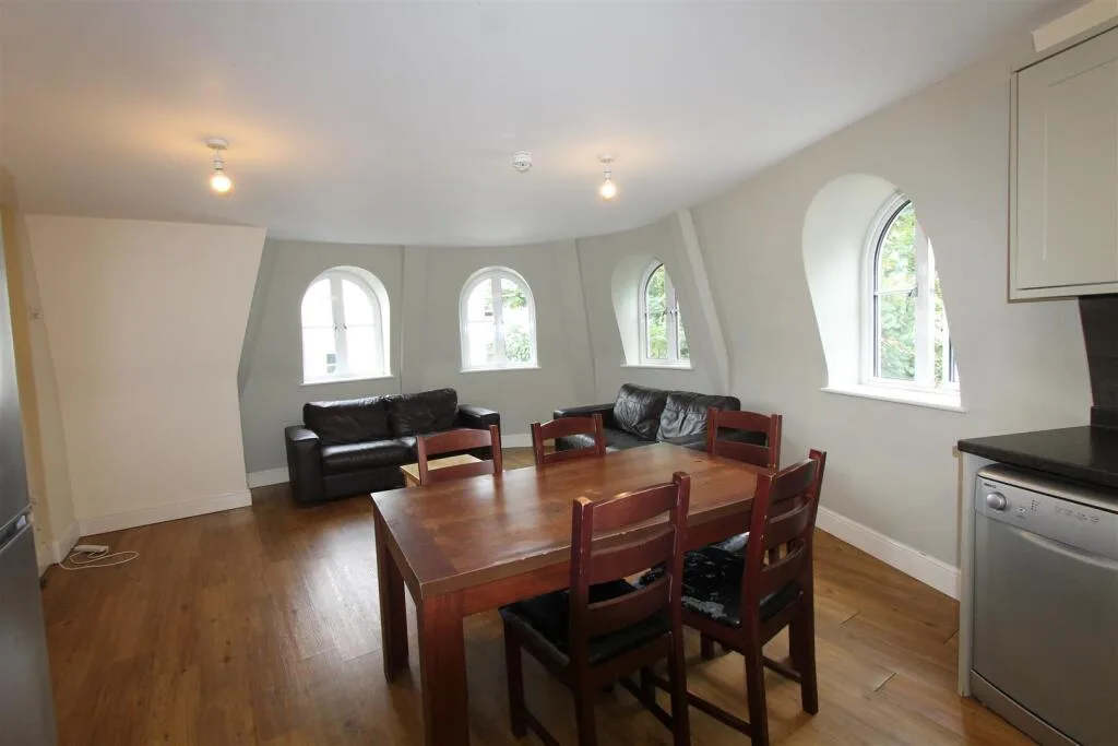 6 bedroom apartment for rent