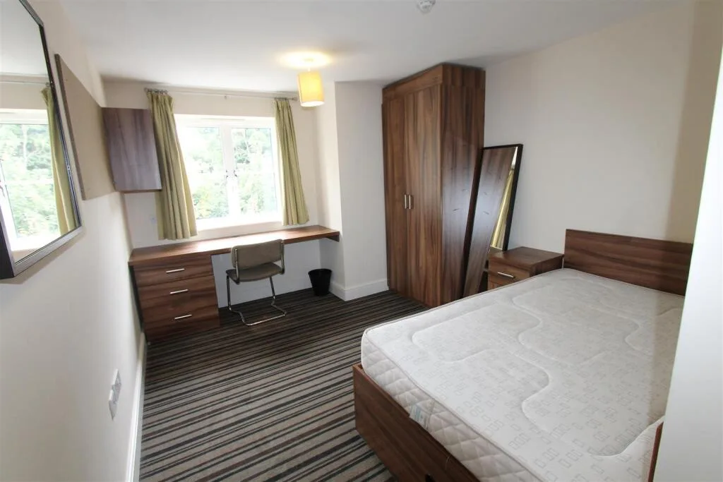 6 bedroom apartment for rent