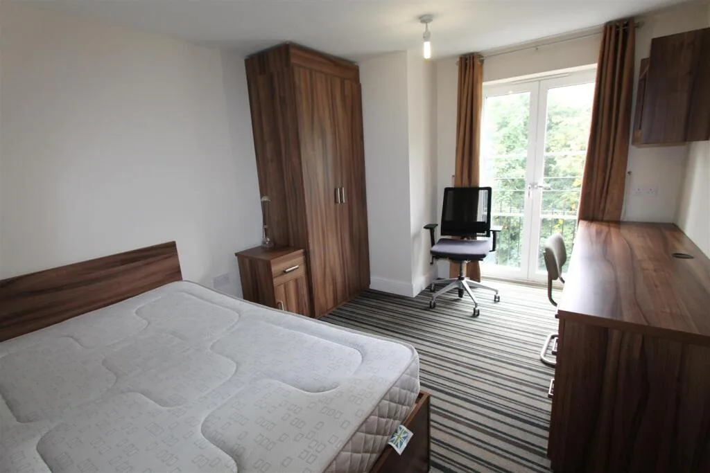 6 bedroom apartment for rent