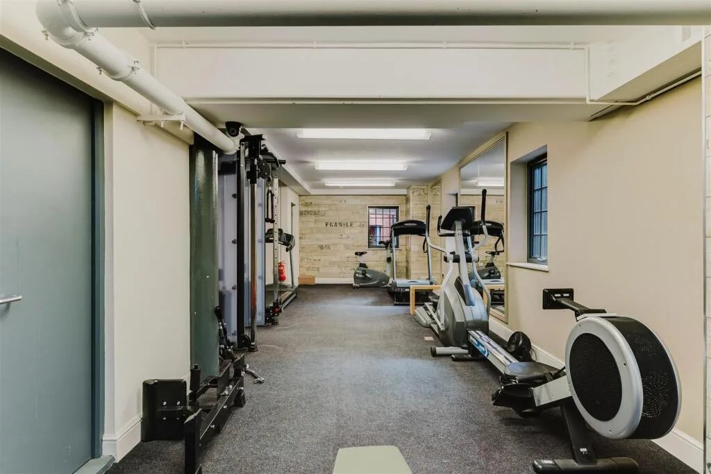 6 bedroom apartment for rent