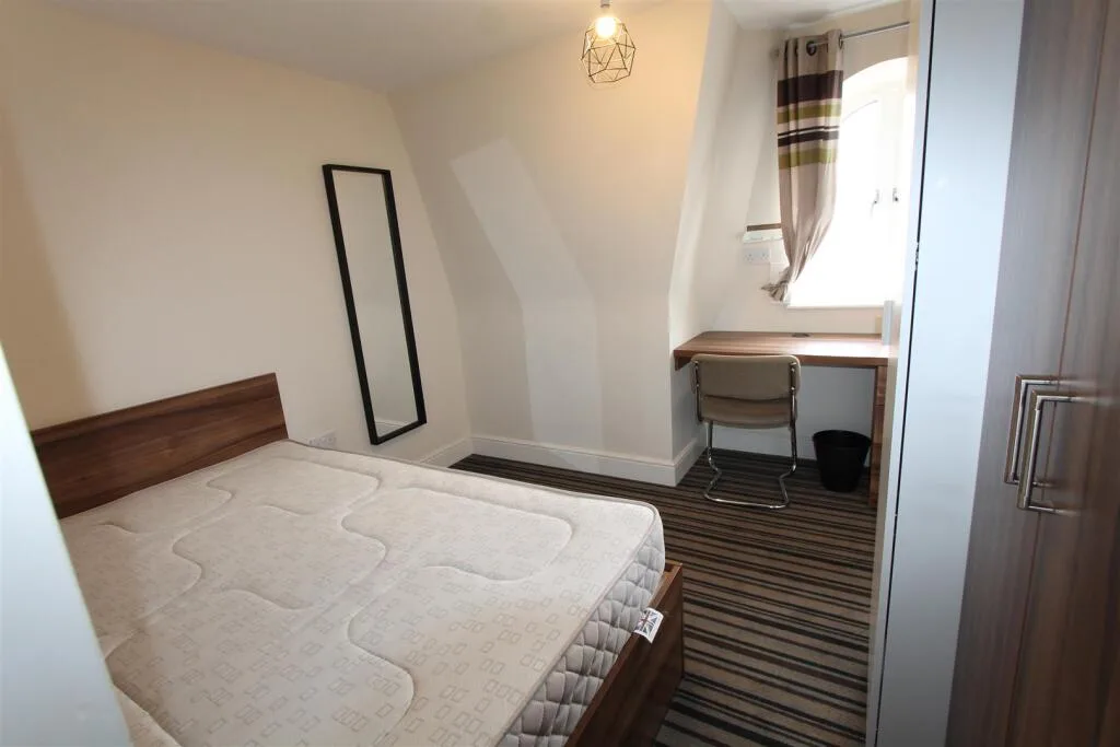 6 bedroom apartment for rent